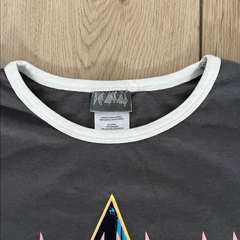 EUC - Def Leppard Charcoal T-Shirt - Picture 7 of 8